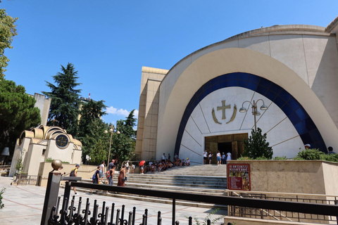 地拉那共产主义遗迹和历史中心之旅地拉那共产主义与历史中心之眼