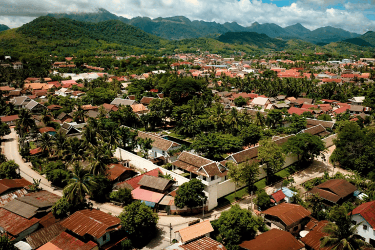 Luang Prabang: Audioguide-Stadtführung im ElektroautoLuang Prabang: Geführte Stadttour mit Audioguide im Elektroauto