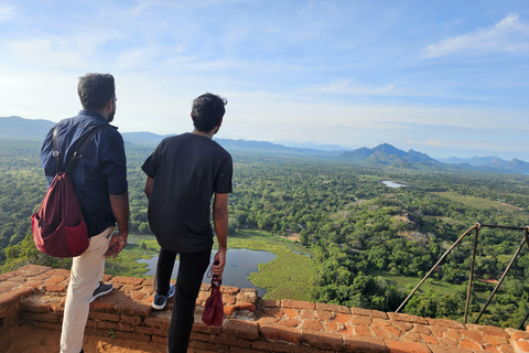 From Colombo: Sigiriya Rock and Dambulla Day Trip and Safari