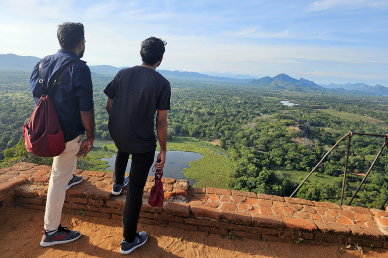 From Colombo: Sigiriya Rock and Dambulla Day Trip and Safari