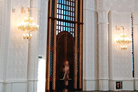 巴库：粉红湖、糖果山和贝什巴马格山之旅