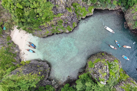 Krabi: Small Group Boat Tour to James Bond & Hong Islands