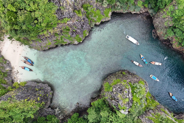 Krabi: Small Group Boat Tour to James Bond & Hong Islands