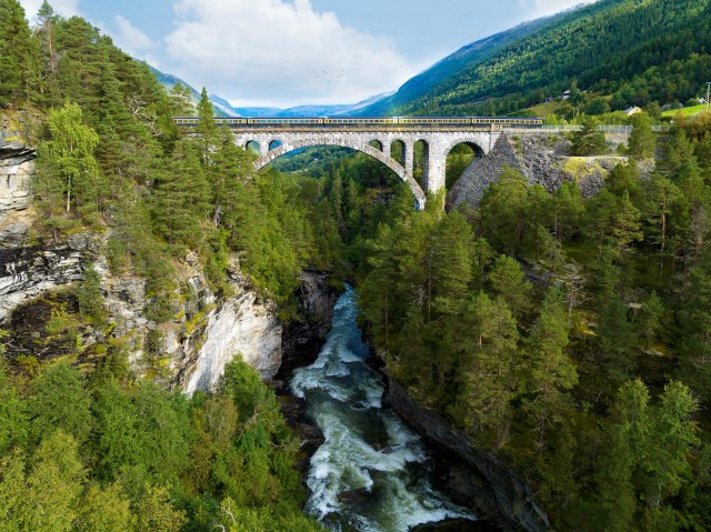 Visit Romsdalen: Rauma Railway Golden Train with Guide in Andalsnes