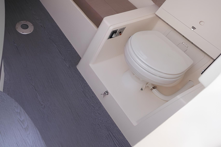 Palma de Mallorca: Private Sunrise Boat Tour & Watersports Sunrise experience + Long stop with water toys.