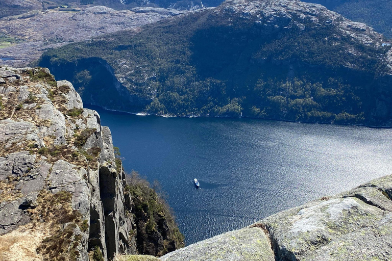 Preikestolen avec prise en charge à l&#039;hôtel ou au bateau avec guide