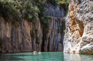 Ab Valencia: Thermalbecken und Wasserfall in Montanejos
