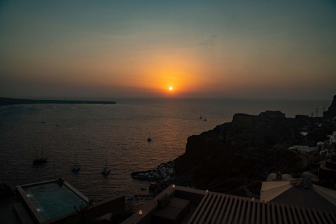 Santorini : Day Tour with mini bus and sunset in oia