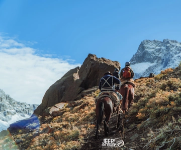 Cabalgata en medio de Los Andes con asado chileno