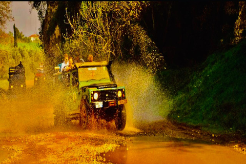 Från sidan: Jeepsafari med båttur i Green Canyon