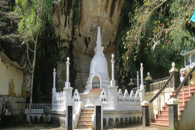 Kandy Heritage and Cultural Temple Tour