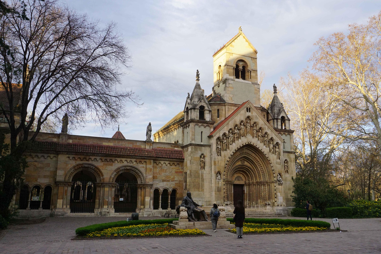 Pest Panorama: Tour with Oldest Metro in Europe and Tram