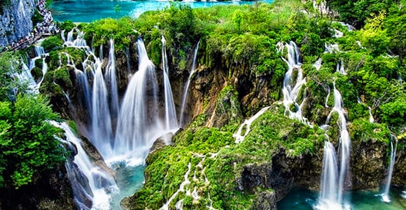 Von Zagreb aus: Plitvice & Rastoke Geführte Tagestour mit Ticket