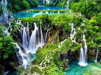 Da Zagabria: Escursione guidata di una giornata a Plitvice e Rastoke con biglietto