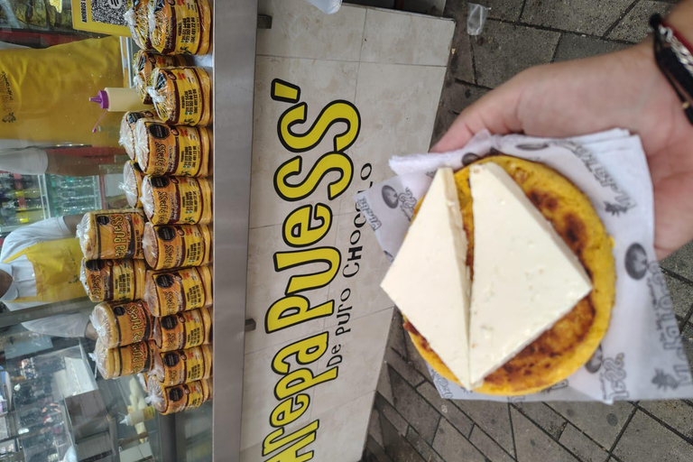 Medellín: Tour guiado a pie con paradas gastronómicas