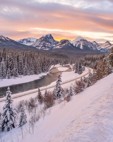 Banff Private Full-Day Tour Lake Louise, Gondola & more