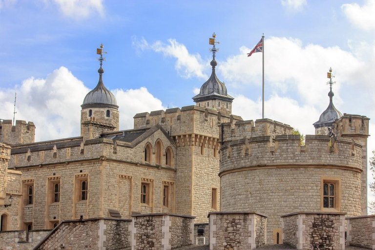 Tour della Torre di Londra con guida privata, biglietti e servizio di prelievoTour della Torre di Londra con guida privata, biglietti, ritiro