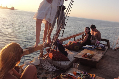 努恩威海滩：海龟探秘与私人日落多哈游船之旅努恩威海滩：海龟与私人日落多哈游船之旅