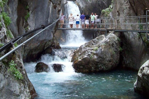 Alanya: Passeio 3 em 1 pelas cachoeiras de Sapadere, Dim Stream e Dim CaveO ingresso para a caverna não está incluído.