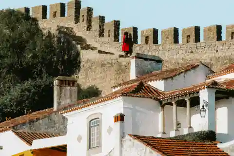 Charme medieval e locais sagrados: Traslado de Lisboa para Porto