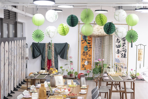 From Shanghai: Hangzhou 2-Day Tour with Culture Experience