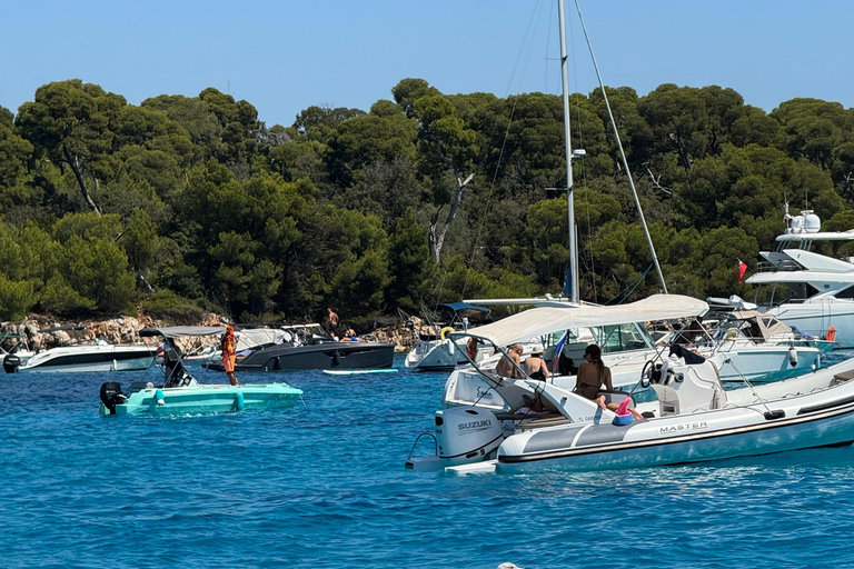 3-Hour Private Boat Cruise: Cap d'Antibes, Théoule, and Lérins Islands