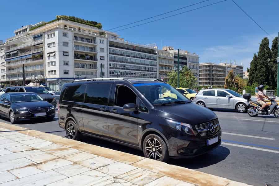 Flughafentransfer Athen-Stadt - Athen-Flughafen Einfacher Van- und Minibus-Transfer. Foto: GetYourGuide