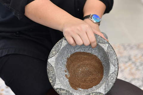 Bangkok: Praktyczne warsztaty gotowania tajskiego i wycieczka po targu w SathonBangkok: Praktyczne warsztaty gotowania tajskiej kuchni i wycieczka po targu w dzielnicy Sathon