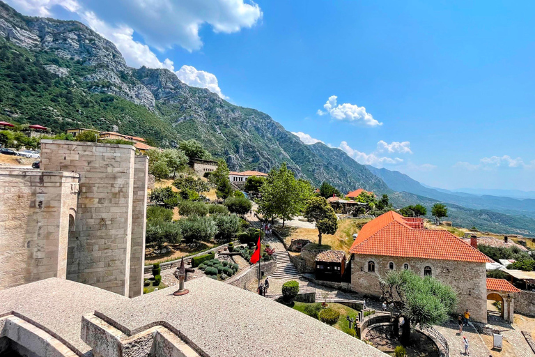 豪华路虎克鲁亚城堡与老集市一日游克鲁亚城堡与老集市豪华路虎每日观光之旅