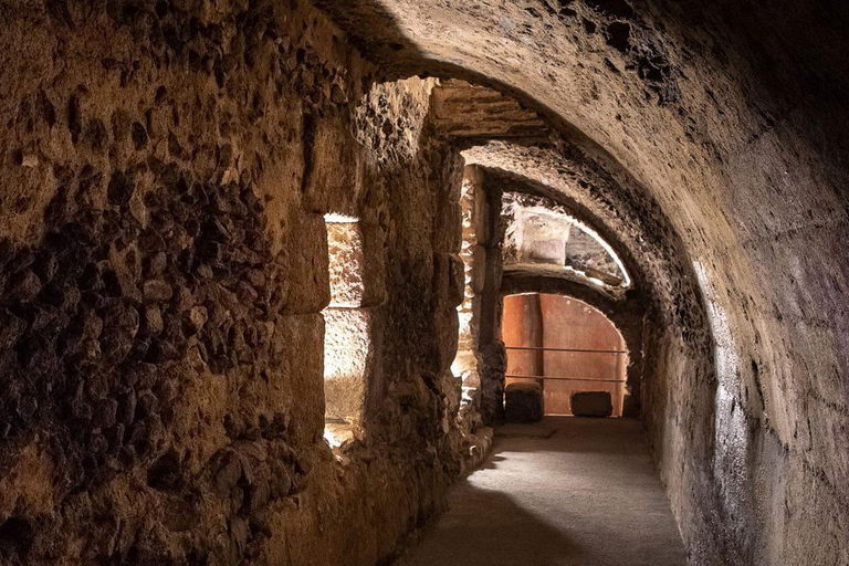 Tolède souterraine : visite nocturne de 4 tunnels souterrains et des thermesTolède souterraine : visite nocturne de 4 tunnels souterrains et de thermes