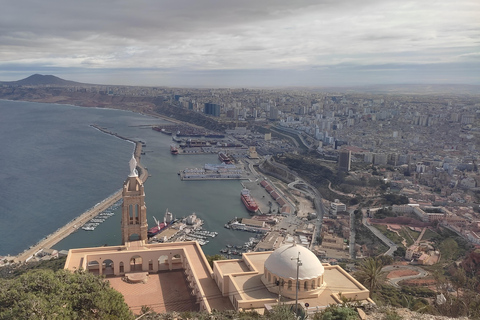 Oran: The absolute everything of El Bahia with a local