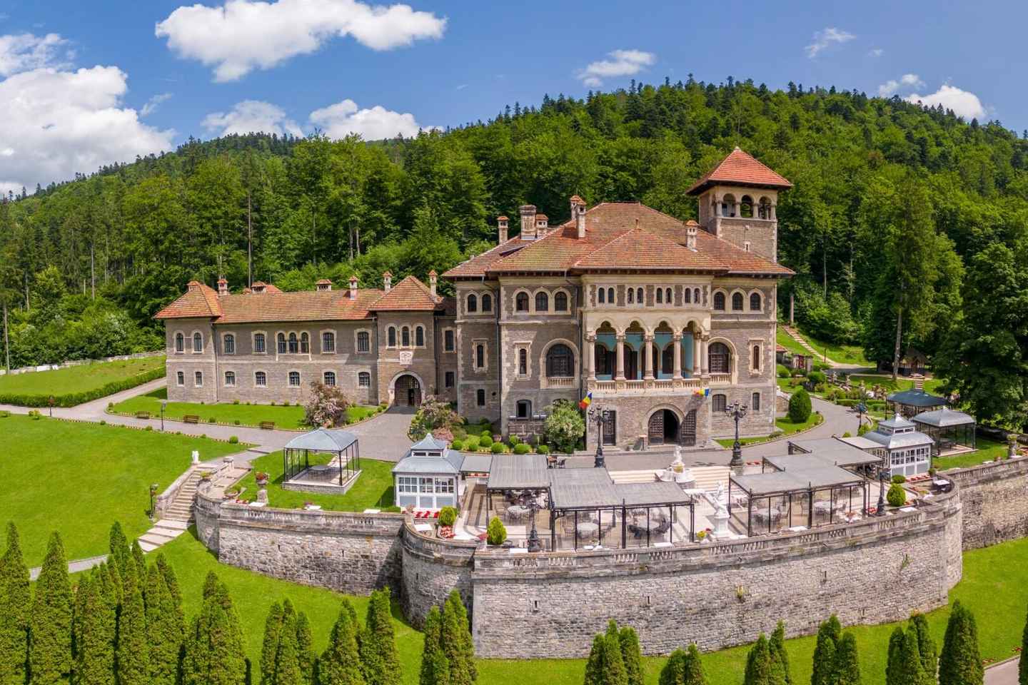 ルーマニアの隠れた名所・城・塩鉱山プライベートツアー