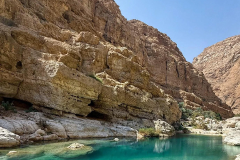 Muscat: Wadi Shab, Fins Beach & Bimmah Sinkhole 4x4 Tour Shared 4x4 Tour