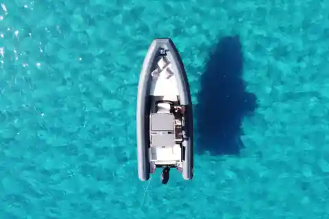 Villasimius : tour en maxi RIB, 3 arrêts baignade et plongée avec tuba