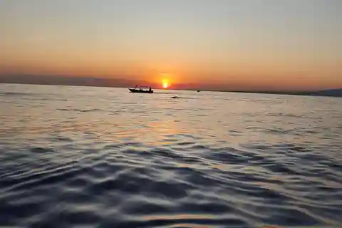 Bali Dolphin tour and sunrise in Lovina