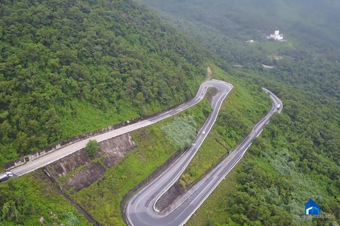 De Hue à Hoi An en voiture privée via le col de Hai Van et le pont d'or