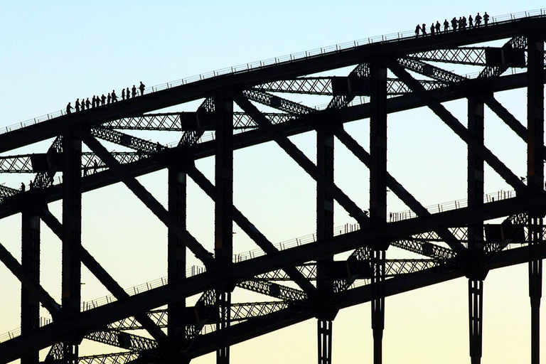 Sydney Harbour BridgeAscensione: Summit TwilightSydney Harbour BridgeSalita: Crepuscolo 18:45