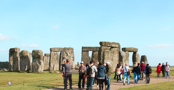 London: Tagestour Stonehenge, Windsor und Bath mit dem Bus