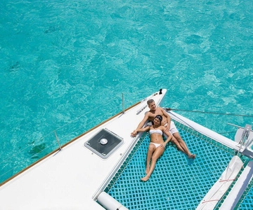 Isla Mujeres: Catamaran Cruise with snorkel, lunch & drinks