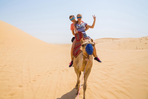 Dubai: quadrijden rode duinen, kamelenrit en barbecueTour met gedeelde motorfiets