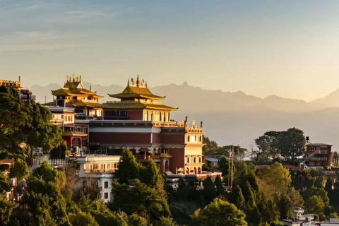 Katmandú: Retiro de una noche en un monasterio con excursión guiada