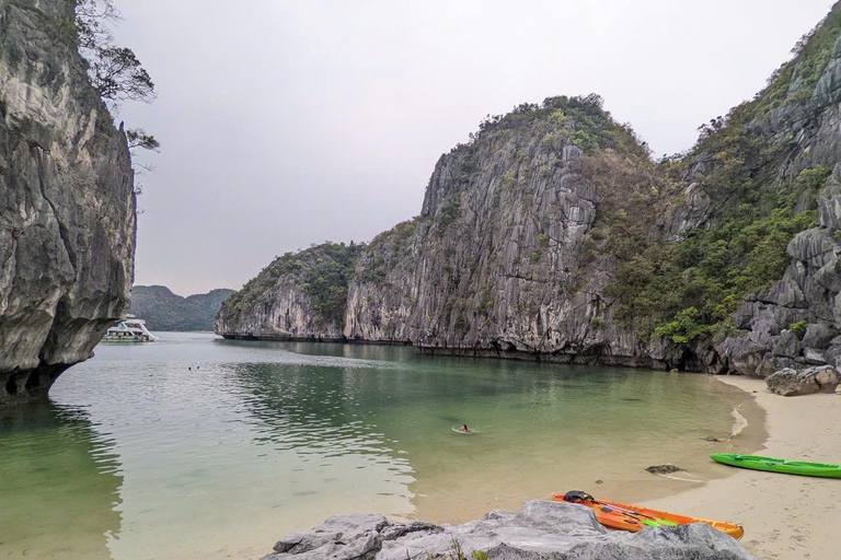 Hanoi/Hafen : 2-tägige Ha Long &amp; Lan Ha Bucht auf LuxuskreuzfahrtenLimousinenbus von Hanoi nach Ha Long