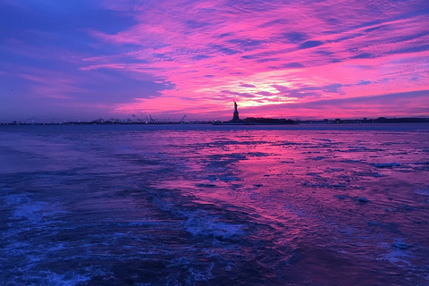 NYC Sunset, Music &amp; Statue of Liberty Sightseeing CruiseZonsondergang in NYC, muziek en rondvaart langs het Vrijheidsbeeld