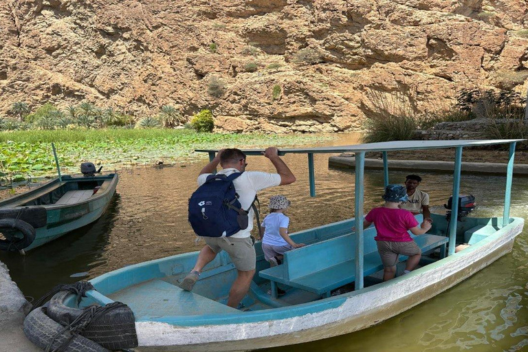 Von Muscat aus: Wadi Shab, Wadi Tiwi, Sink Hall, Private TourWadi Shab, Wadi Tiwi, Sink Hall, Tour 4X4