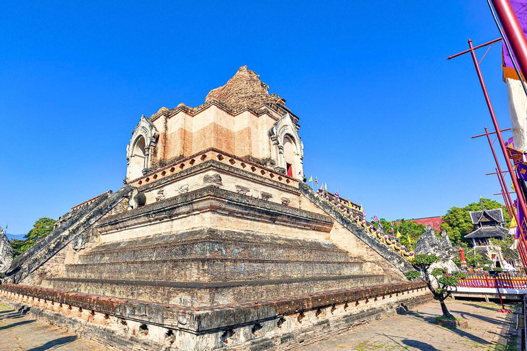 Chiang Mai: Old City Walking Tour with Temples & History Small Group Without Entry Fees