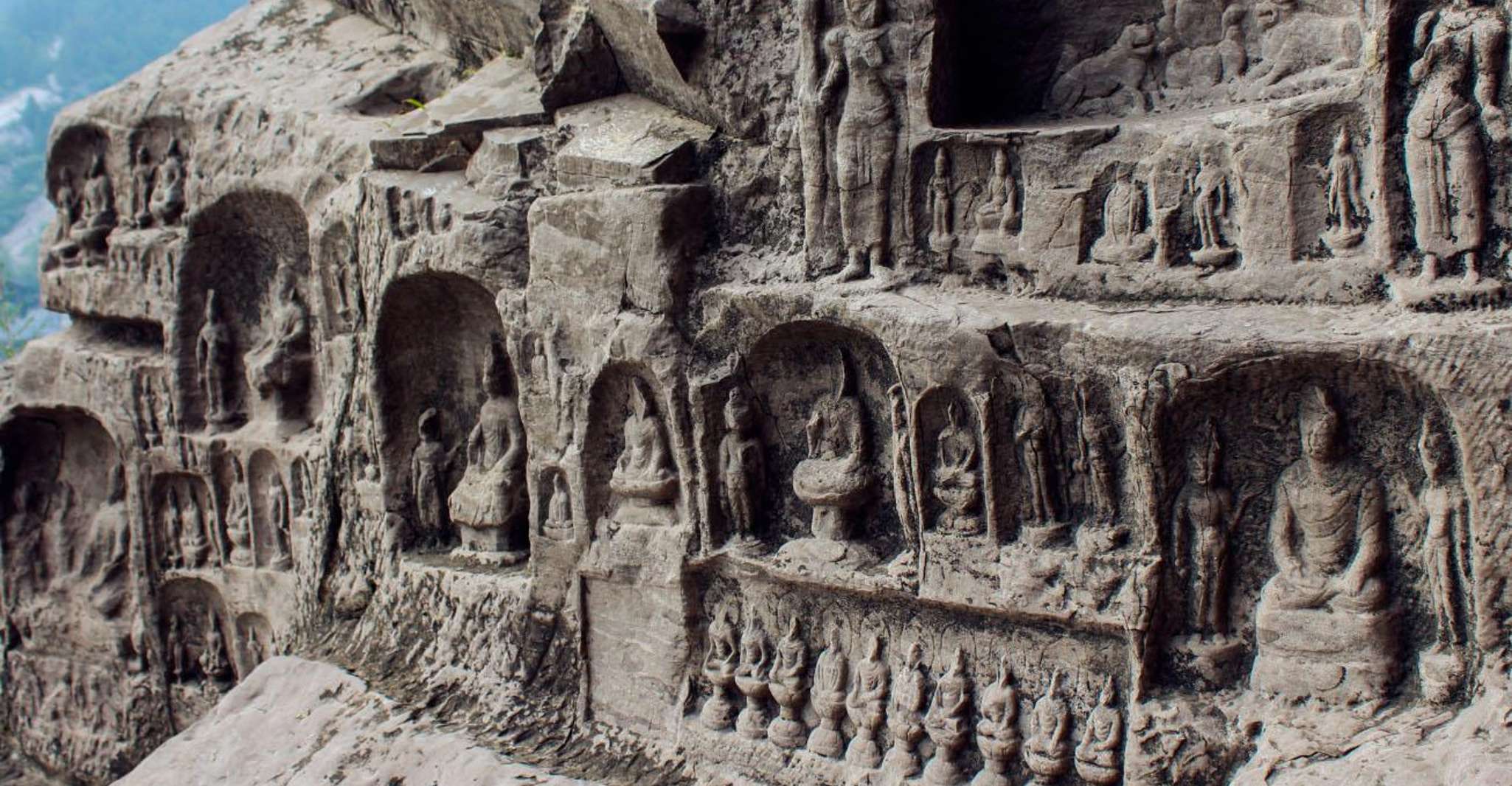 Luoyang, Longmen Grottoes and White Horse Temple Guided Tour - Housity