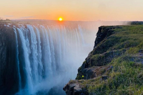 Victoria Falls Guided Tour with Professional Photography