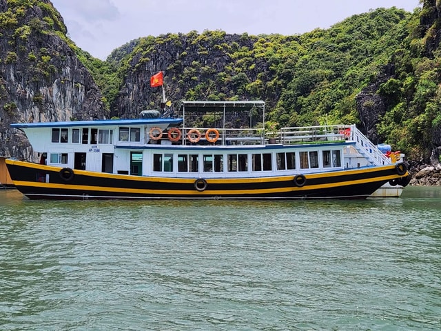 Full Day Boat Tour to Lan Ha Bay - Ha Long Bay