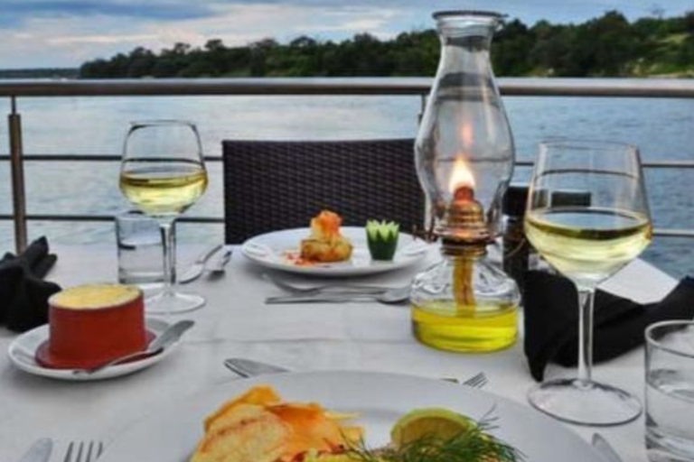 Victoria Falls: Zambezi River Sunset Dinner Cruise