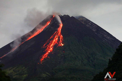 Yogyakarta: Borobudur Prambanan Sunset & Merapi Night Lava Borobudur Climb up, Prambanan Sunset & Merapi Lava View